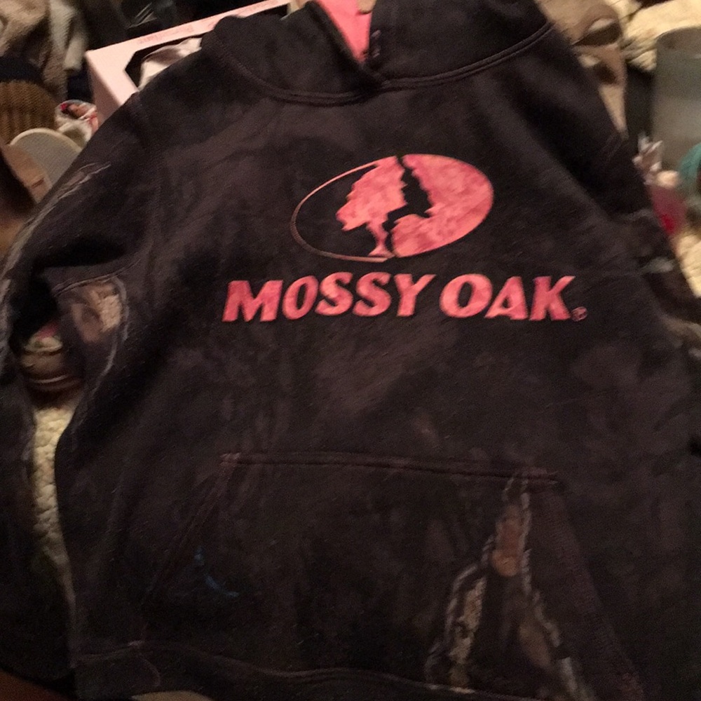 Young girls mossy oak brand hoodie pink and camo